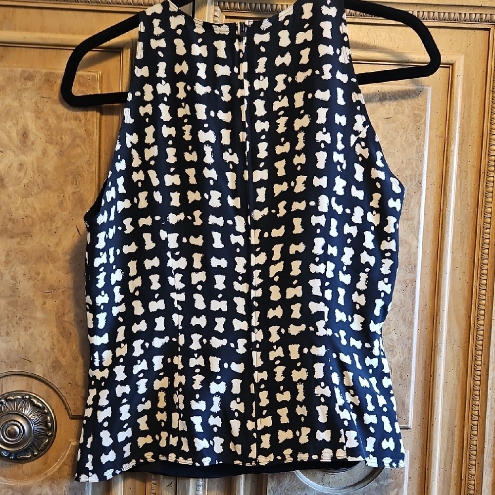 Elegant Black and Cream Women's Tank Top - Picture 4 of 5